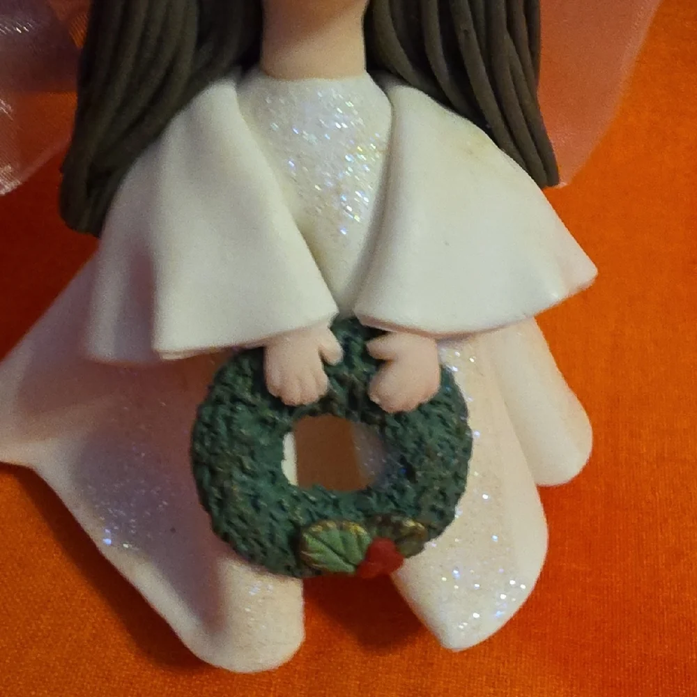 Kneeded Angels Ornament Figurine with Wreath 6305